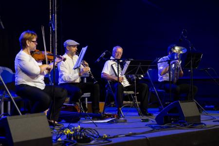 Folklorni večer_Rakek in Burja (39)